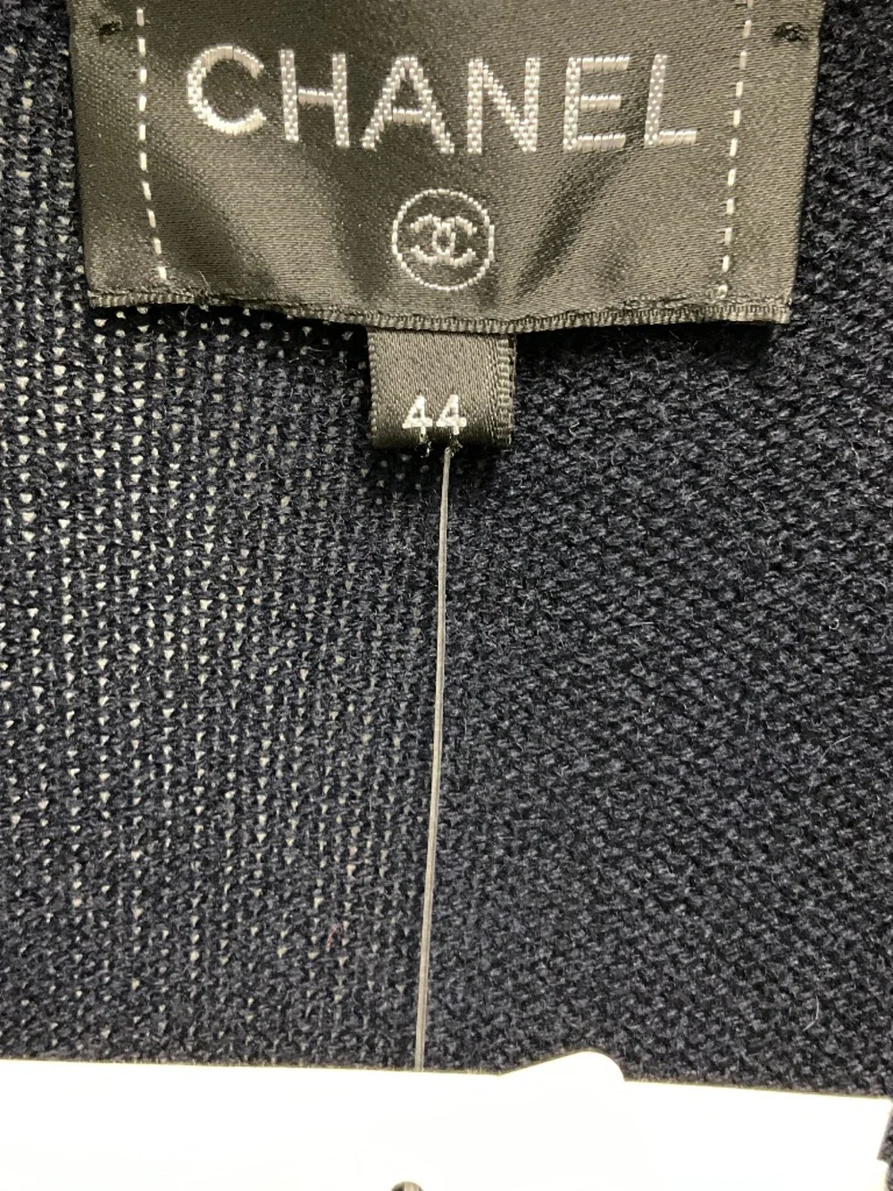 CHANEL NAVY / WHITE 2016 CASHMERE KNIT LONG CARDIGAN SWEATER WITH SILVER CC LOGO - Picture 4 of 8